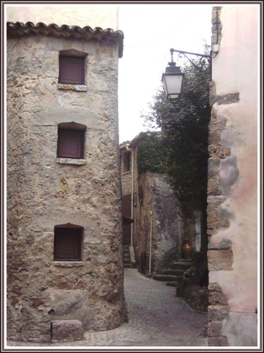 Tourtour (83) - Une rue