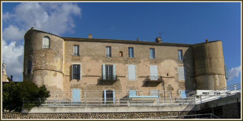 Le Chteau d'Oraison (04)