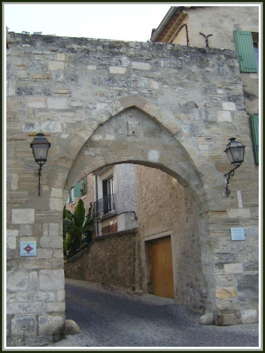Manosque (04) Porte de la ville