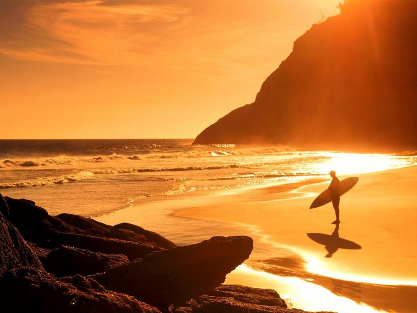 surfeur sur une plage