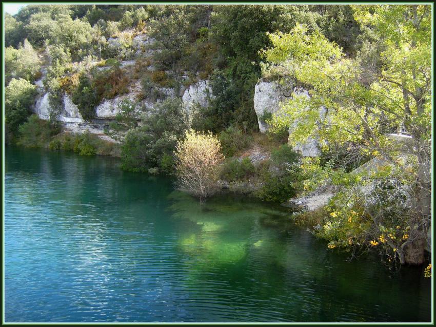 Reflets dans le lac d'Esparron