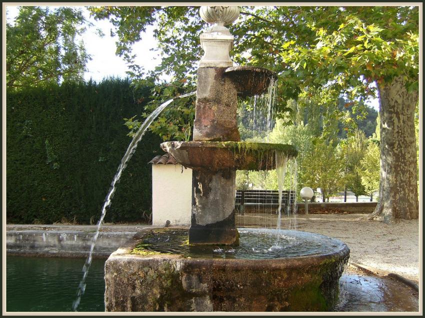 Fontaine  Chateau-Laval (04)