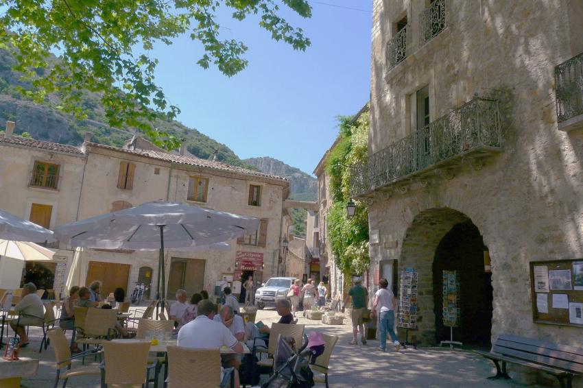 St-Guilhem-le-Dsert (Hrault), la Place