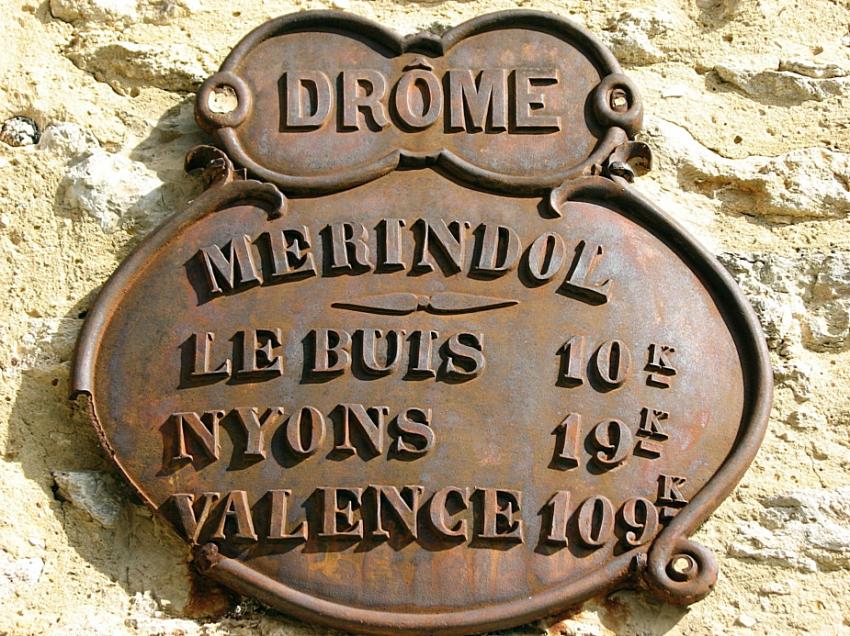 Ancien panneau d'entre en aglomeration