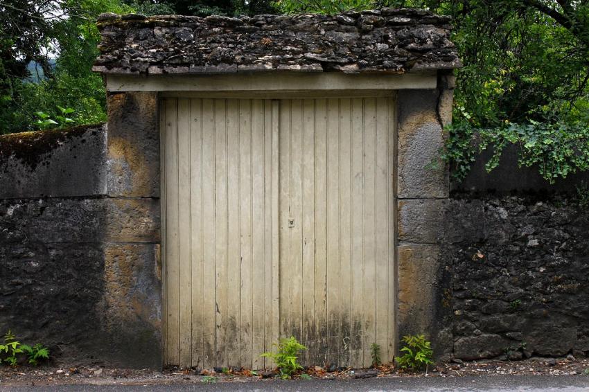 Portes (103) : Dans le Prigord,  Montignac (80)