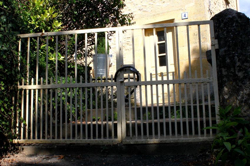 Portes (183) : Dans le Prigord  Montignac (160)