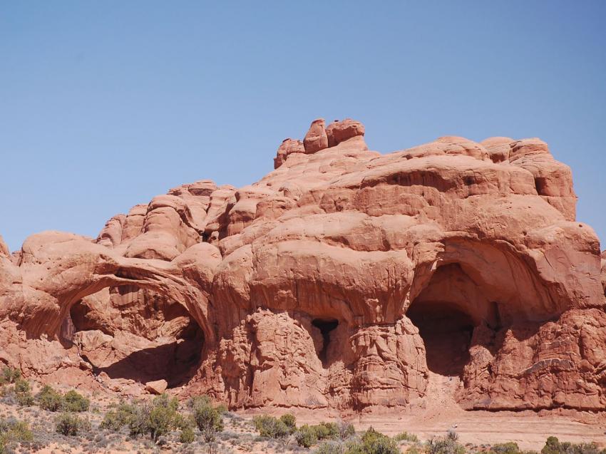 grotte et arche confondues