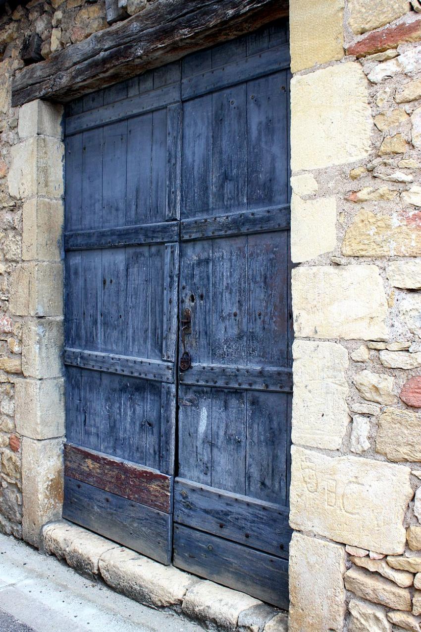 Portes (156) :  Dans le Prigord,  Montignac (133