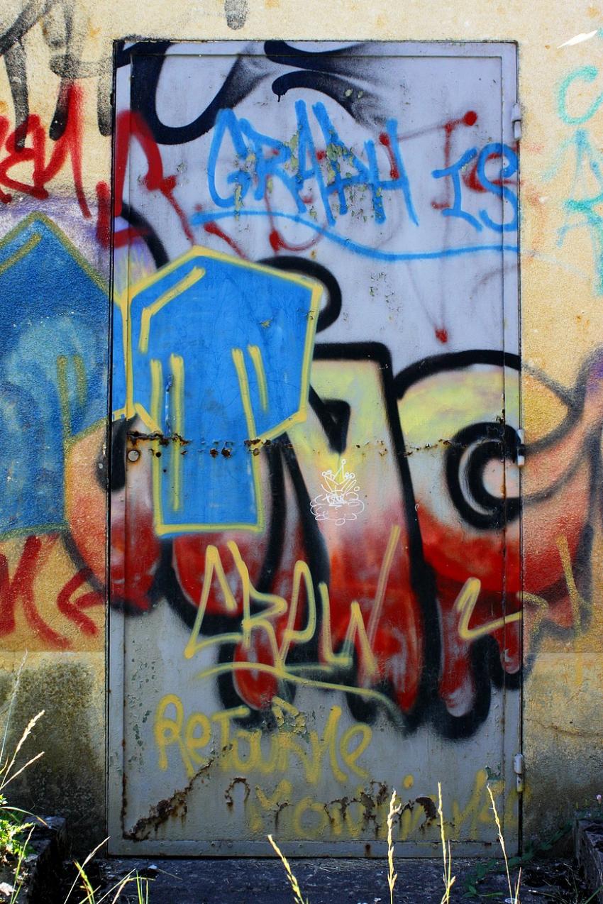 Portes (196) : Dans le Prigord  Montignac (173) 