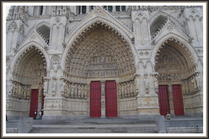 Amiens (80) Le Parvis de la cathdrale