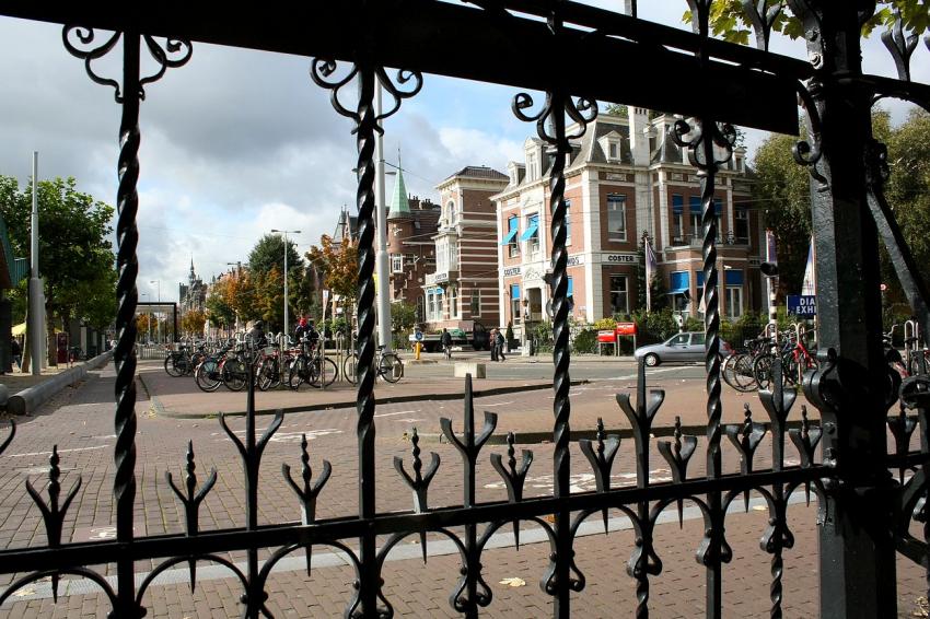 Amsterdam (92) Derrire les grilles... Des vlos !