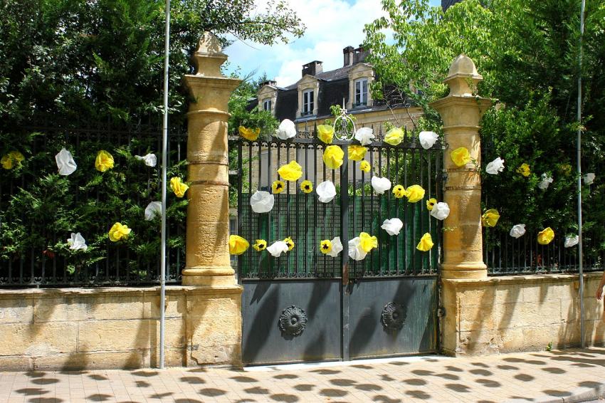 Portes (151) : Dans le Prigord,  Montignac (128)