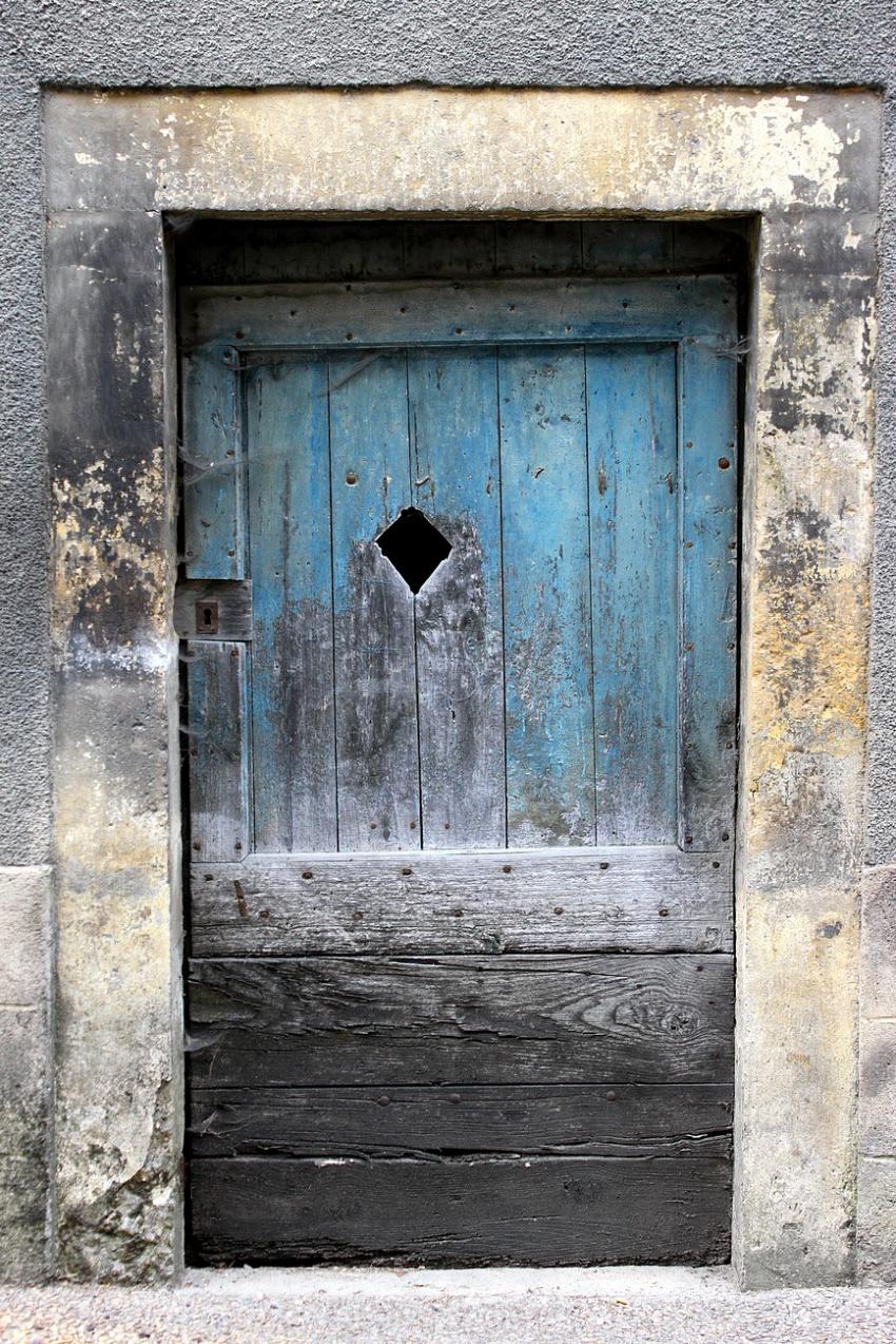 Portes (63) :  Dans le Prigord,  Montignac (40)