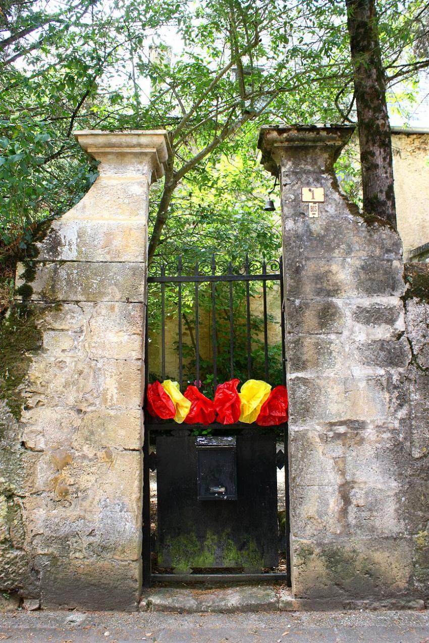 Portes (158) :  Dans le Prigord,  Montignac (135