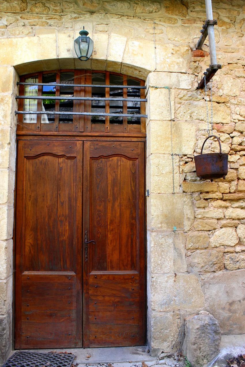 Portes (182) : Dans le Prigord  Montignac (159)