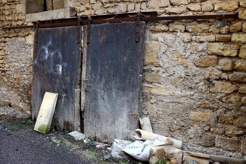 Portes (129) : Dans le Prigord,  Montignac (106)