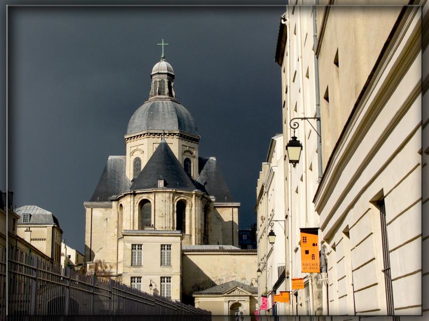Eglise Saint Paul et ciel d'orage .