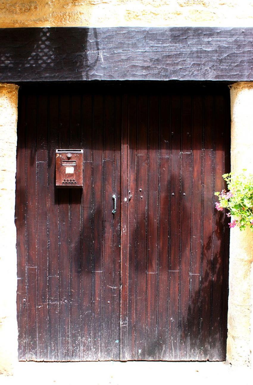 Portes (167) : Dans le Prigord  Montignac (144)