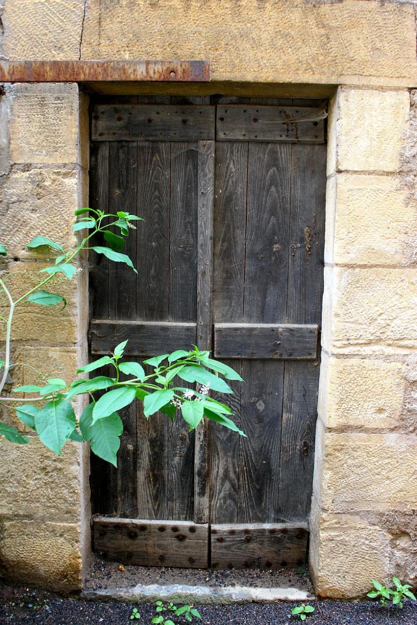 Portes (130) : Dans le Prigord,  Montignac (107)