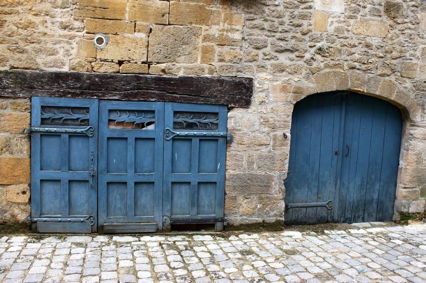 Portes (134) : Dans le Prigord,  Montignac (111)