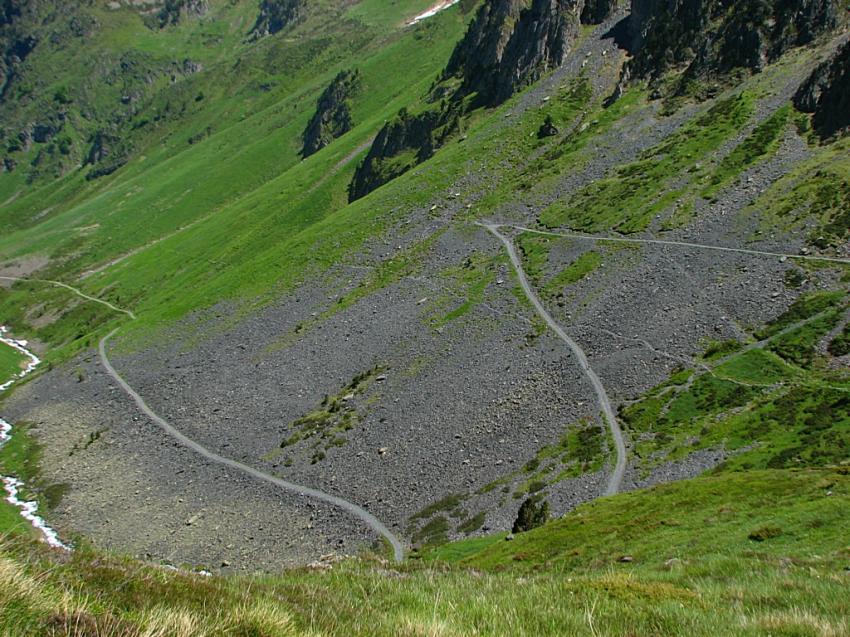 En montant au lac d'Ilhou ( Hautes Pyrnes )