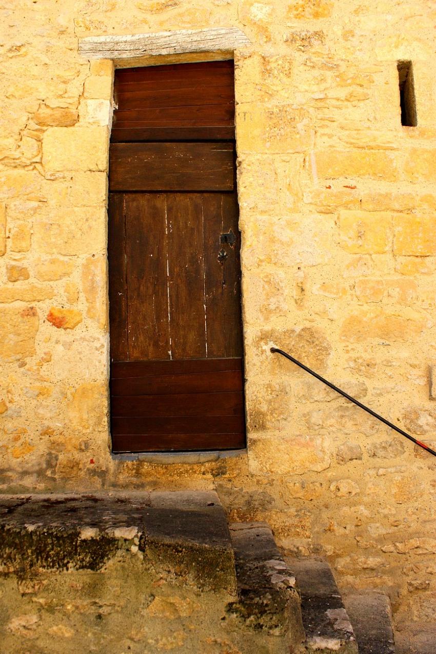 Portes (83) :  Dans le Prigord,  Montignac (60)