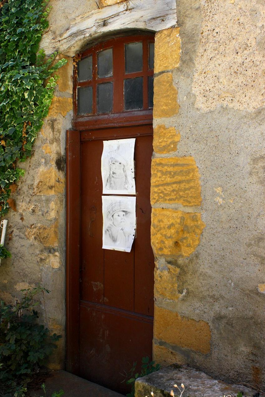 Portes (81) :  Dans le Prigord,  Montignac (58)