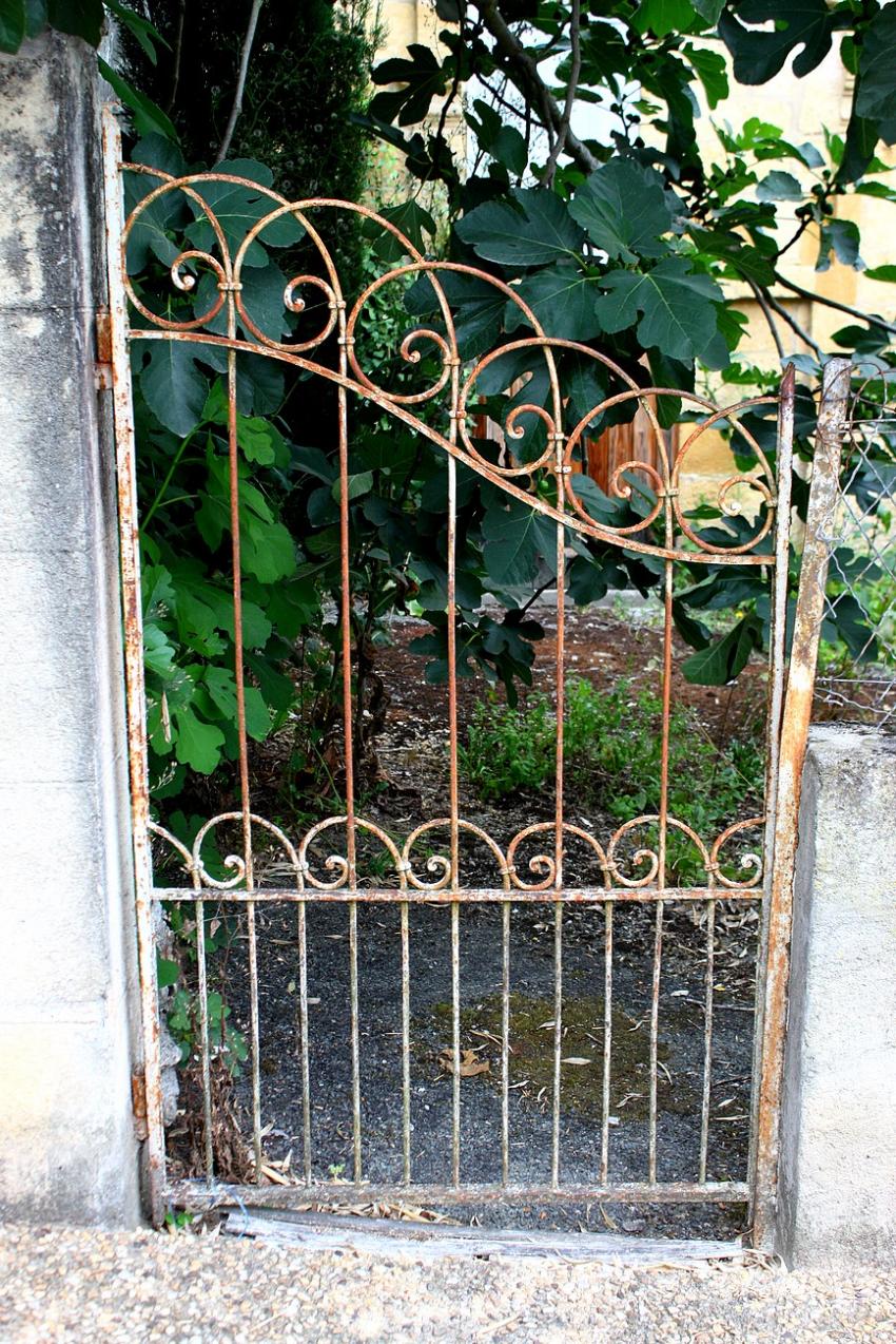 Portes (60) :  Dans le Prigord,  Montignac (37)