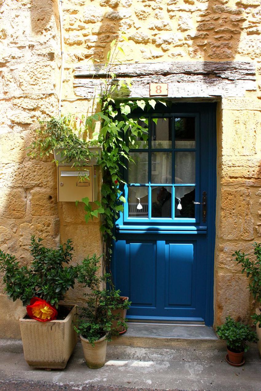 Portes (159) :  Dans le Prigord,  Montignac (136