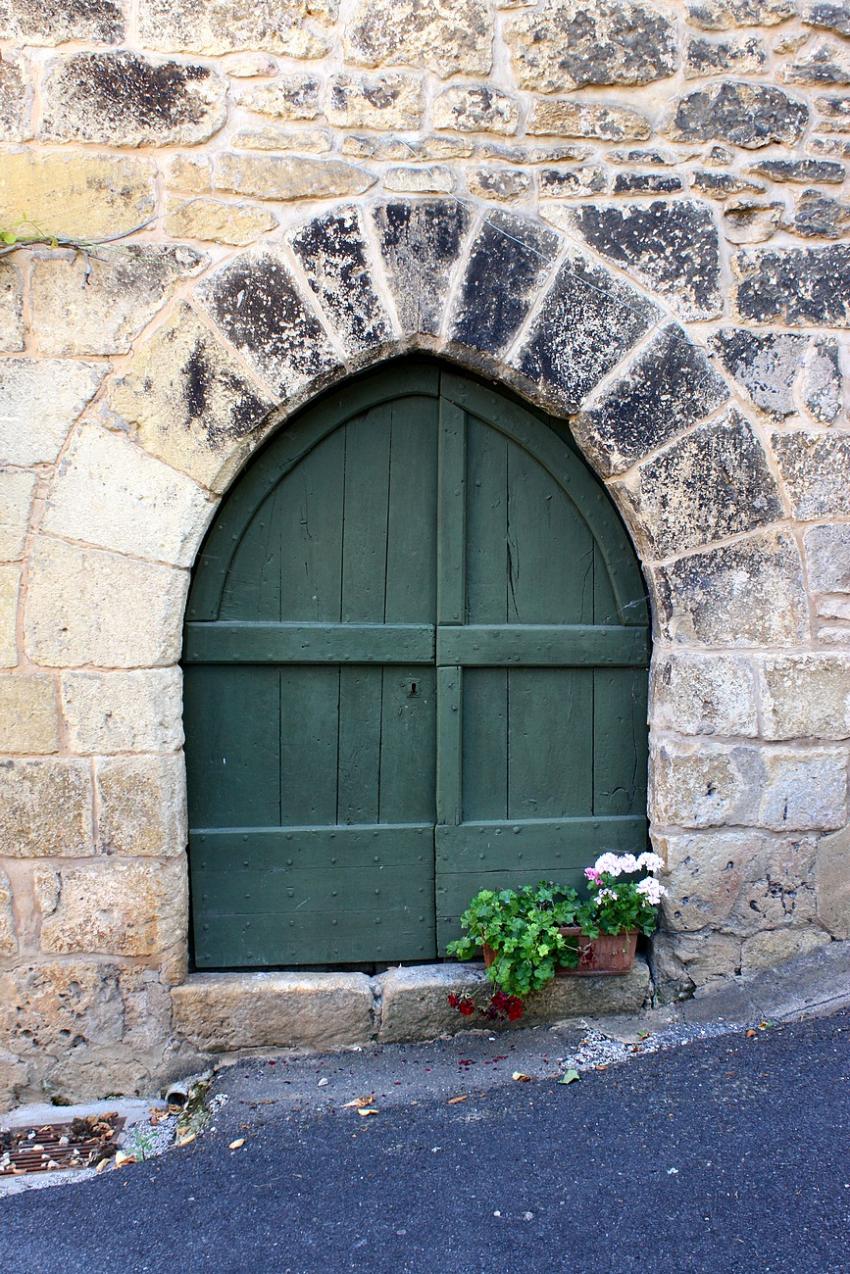 Portes (181) : Dans le Prigord  Montignac (158)