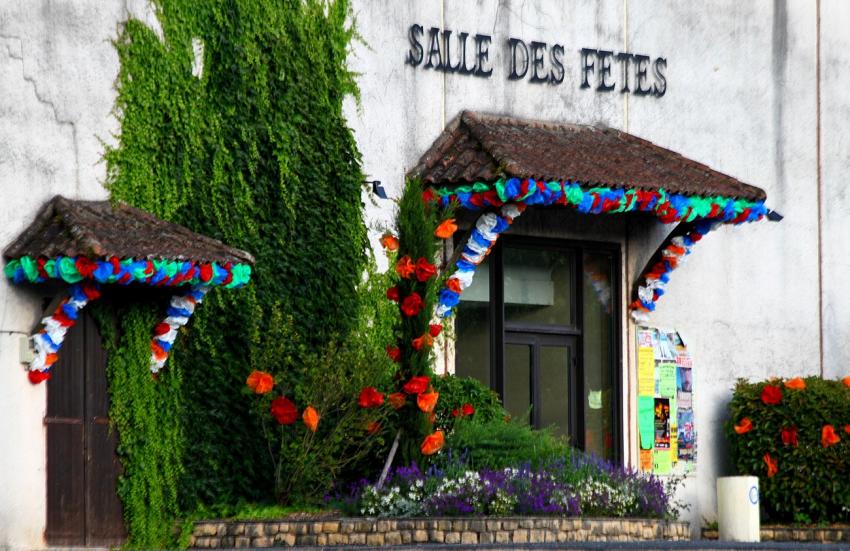 Portes (25) :  Dans le Prigord,  Montignac (2)