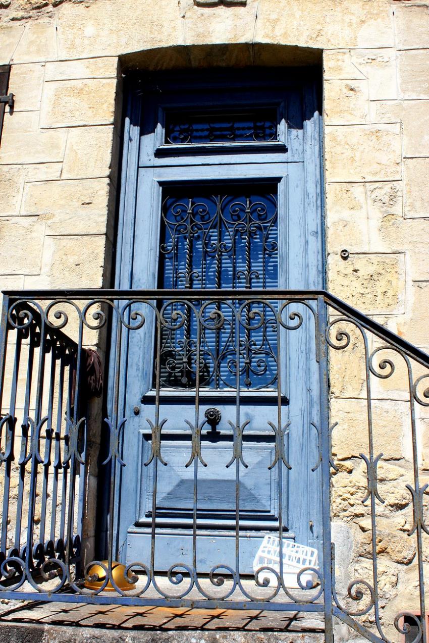 Portes (87) : Dans le Prigord,  Montignac (64)