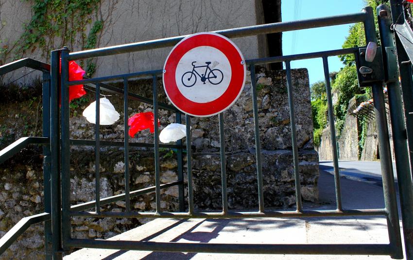 Portes (70) :  Dans le Prigord,  Montignac (47).