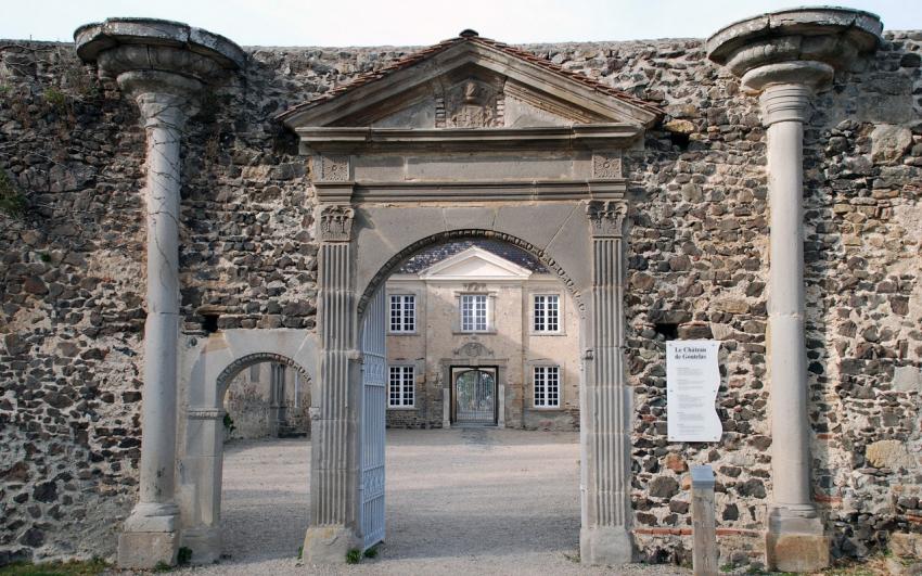 chateau de Goutelas ,Marcoux ,Loire 42
